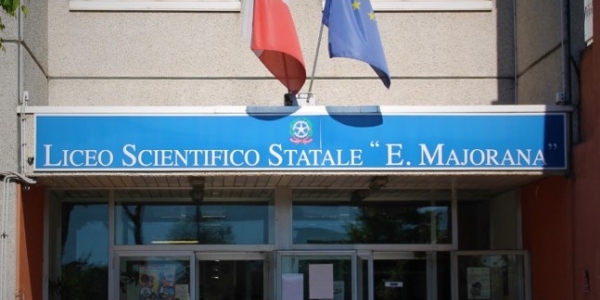 DALL'ALTRA PARTE DELLA CATTEDRA